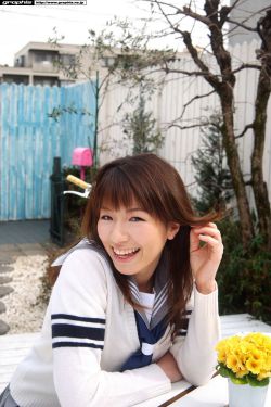 男人狂揉吃奶胸视频